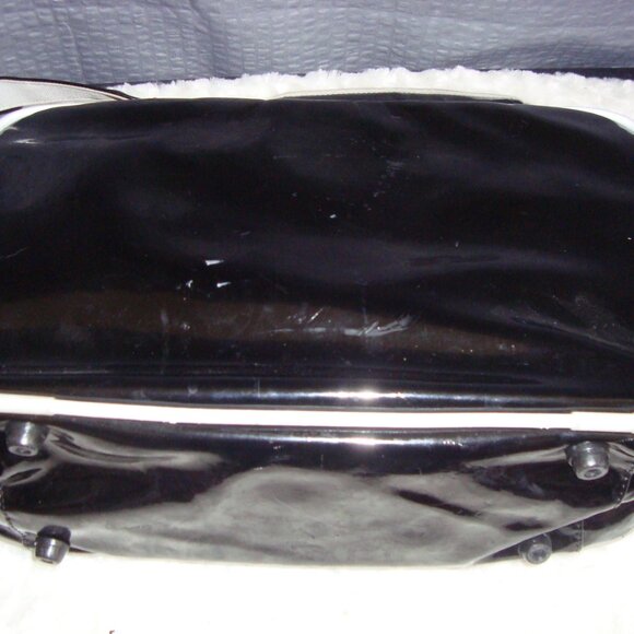 Vintage Nike Patent Leather look Black & White Messenger Gym Bag - Picture 6 of 13